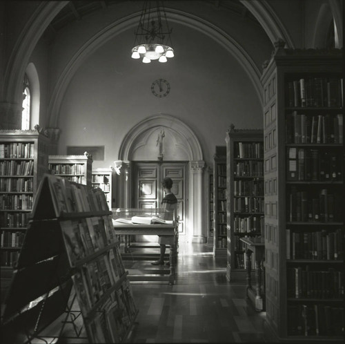 Student in Denison Library, Scripps College