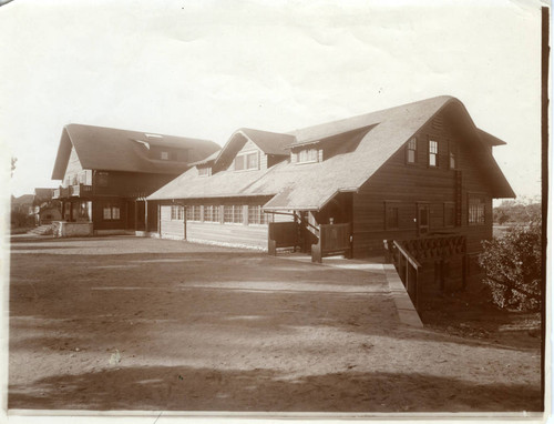 Claremont Inn, Pomona College