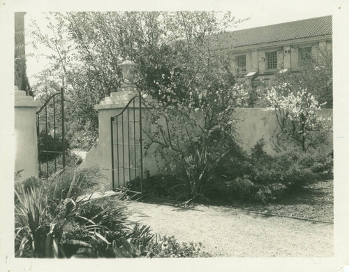 Sumner Hall gate, Pomona College