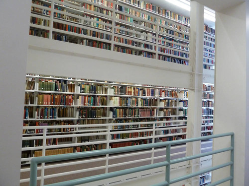 Book stacks inside the Honnold Mudd Library, Claremont University Consortium