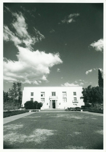 South entrance to Honnold Library