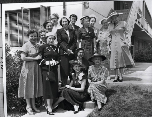 Women gather near a building, Claremont McKenna College