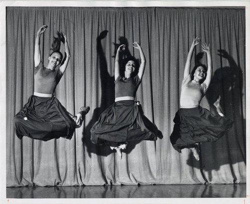 Jumping dancers, Scripps College