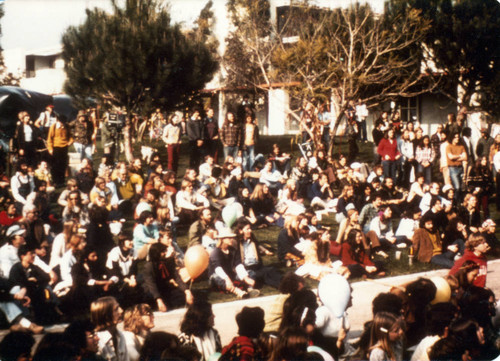 Student gathering, Pitzer College