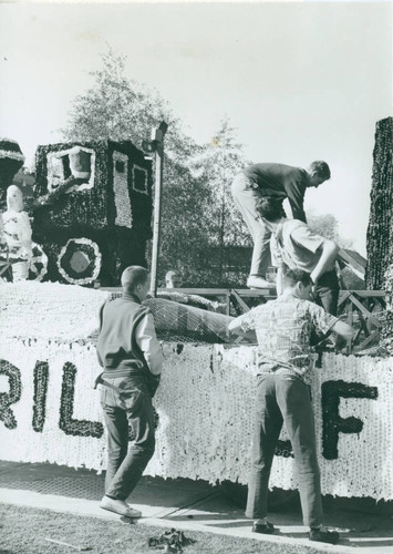 Homecoming float, Harvey Mudd College