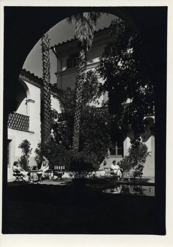 Star Court and Toll Hall, Scripps College