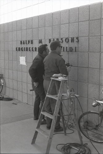 Parsons Engineering Building sign installation, Harvey Mudd College