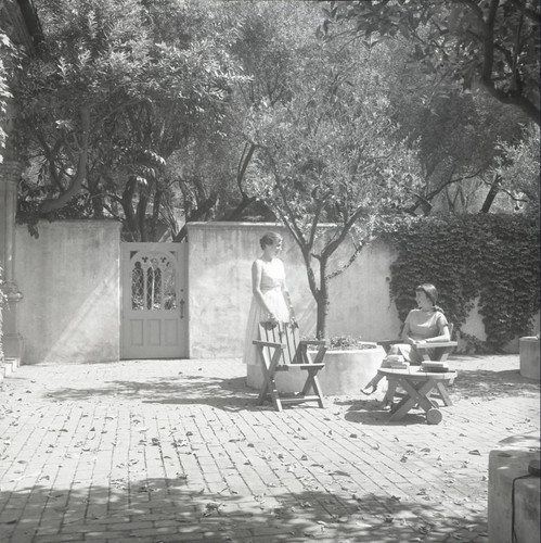 Two students in Valencia Court, Scripps College