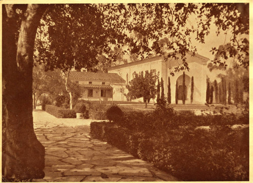 Denison Library and Jaqua Quad, Scripps College