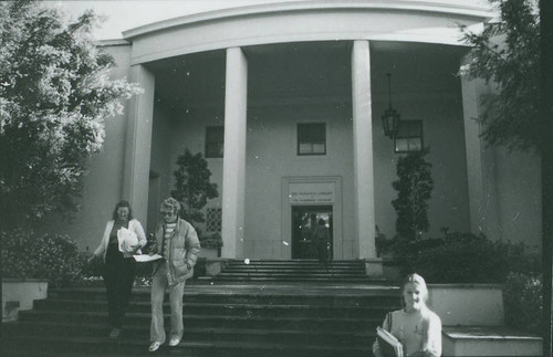 Honnold Library entrance, Claremont University Consortium