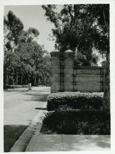 College Avenue, college gates, Pomona College