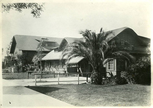 Claremont Inn, Pomona College