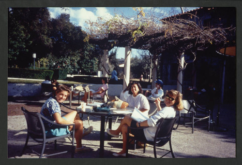 Group of students sitting in Edwards Courtyard, Scripps College