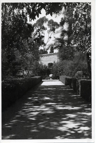 Path to Grace Scripps Clark Hall, Scripps College