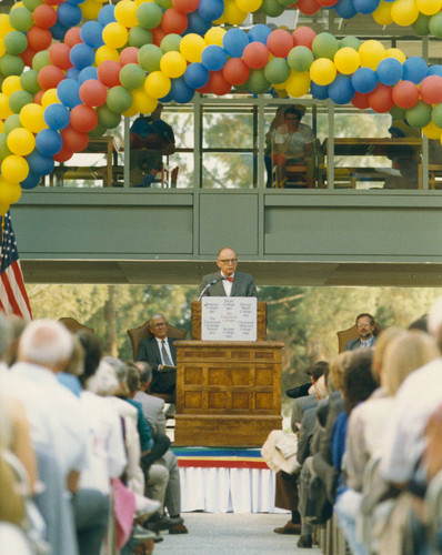 Boorstin speaks at dedication of the New Library