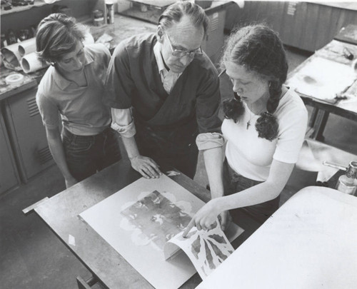 Art professor with students, Scripps College