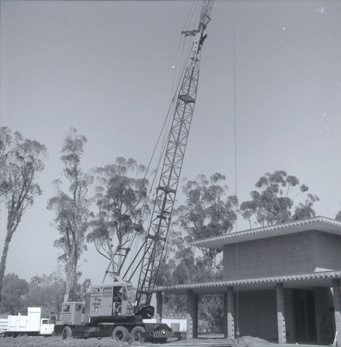 Thomas-Garrett Hall with crane, Harvey Mudd College