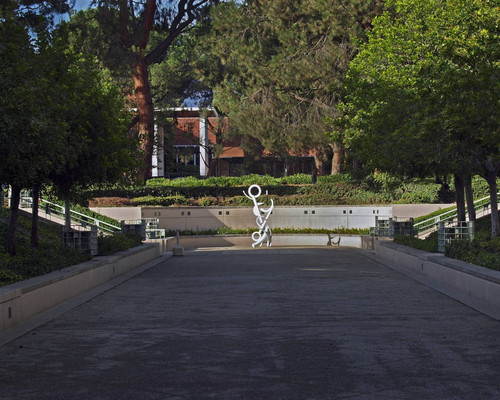 Sculpture at the entrance of the Honnold Mudd Library, Claremont University Consortium