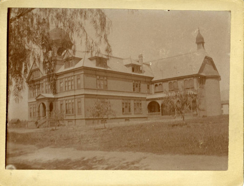 Holmes Hall, Pomona College