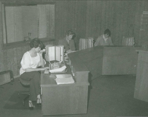 Telephone office employees, Claremont University Consortium