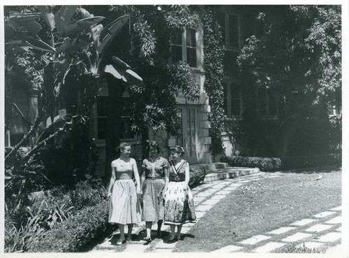 Harwood Court garden, Pomona College