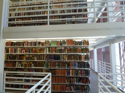 Book stacks inside the Honnold Mudd Library, Claremont University Consortium