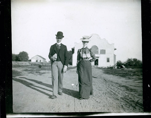 Students in front of Renwick Gymnasium, Pomona College