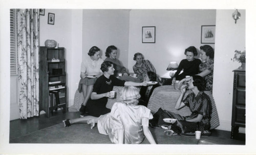 Nine women, eating, dormitory room, Pomona College