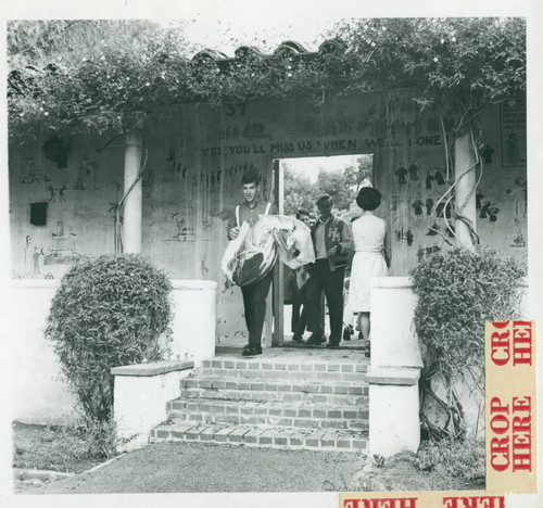 Students moving in, Scripps College