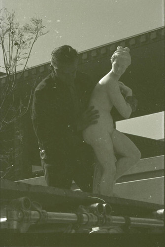 Venus statue installation, Harvey Mudd College