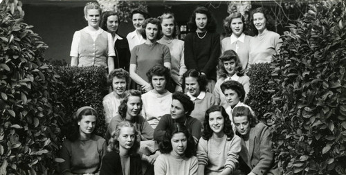 Residents of Browning Hall, Scripps College