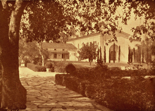 Denison Library and Jaqua Quad, Scripps College