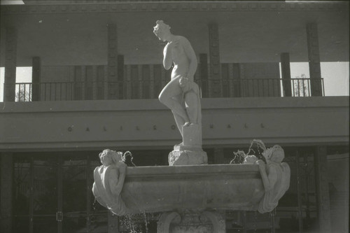 Venus statue and entrance to Galileo Hall, Harvey Mudd College