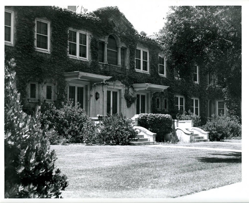 Harwood Court, Pomona College