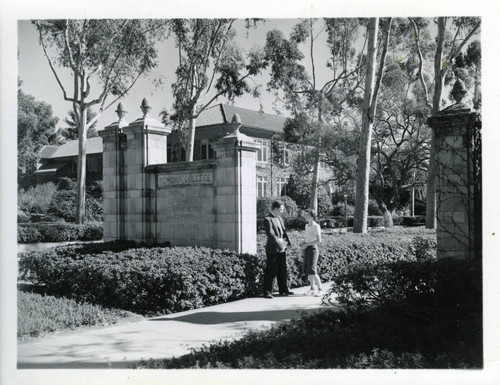 Blaisdell Gate, Pomona College