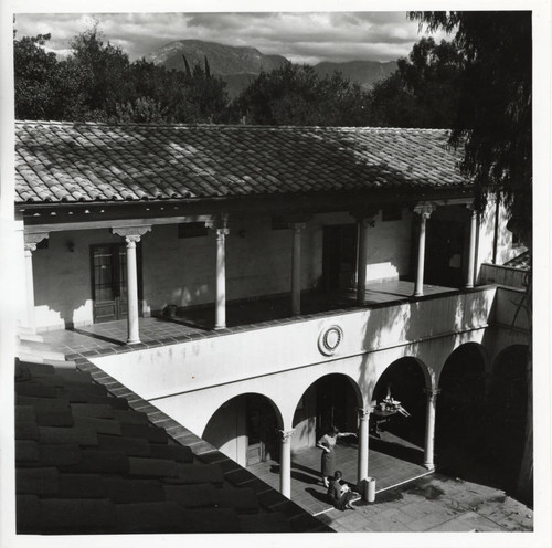 Eucalyptus Court and loggia, Scripps College