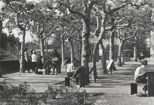 Art students on Elm Tree Lawn, Scripps College