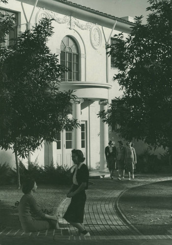 Entrance to Mudd/Blaisdell Hall, Pomona College