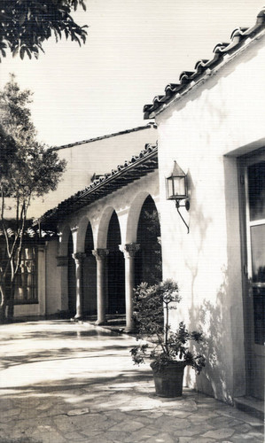 Toll Hall and Star Court, Scripps College