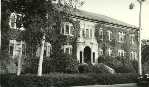 Holmes Hall, Pomona College