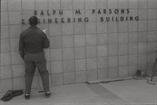 Parsons Engineering Building sign installation, Harvey Mudd College