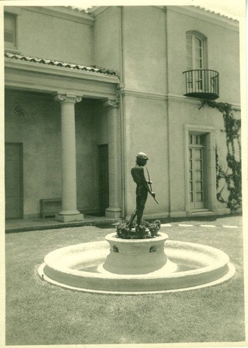 Lebus Courtyard and statue, Pomona College