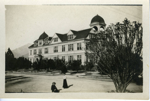 Holmes Hall, Pomona College