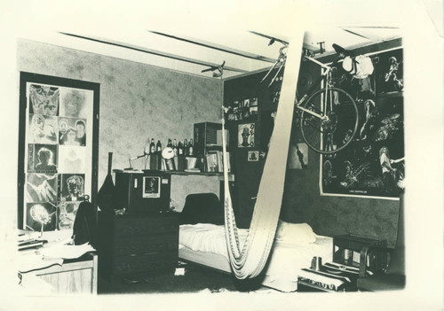 Dormitory room, Claremont McKenna College