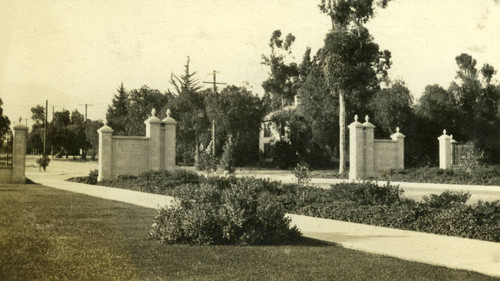 Pomona College gates, Pomona College
