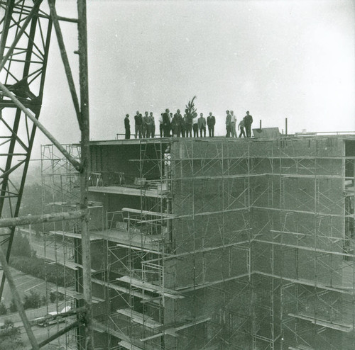 Construction site tour, Claremont McKenna College