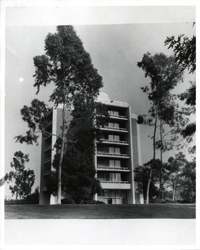 Auen Hall, Claremont McKenna College