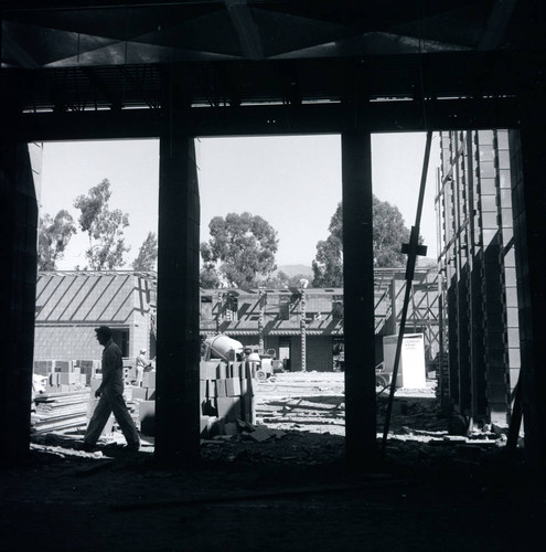 Kingston Hall and Thomas-Garrett Hall construction, Harvey Mudd College