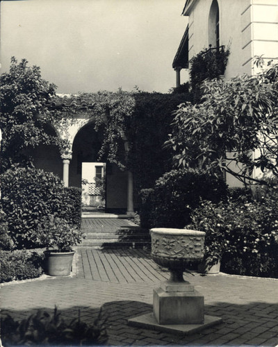 Browning Hall front courtyard and entrance to Manana Court, Scripps College