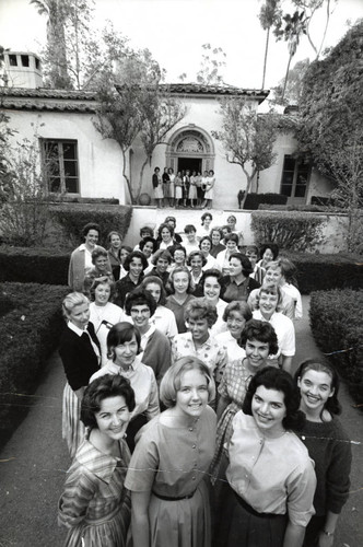 Scripps students in front of Toll hall